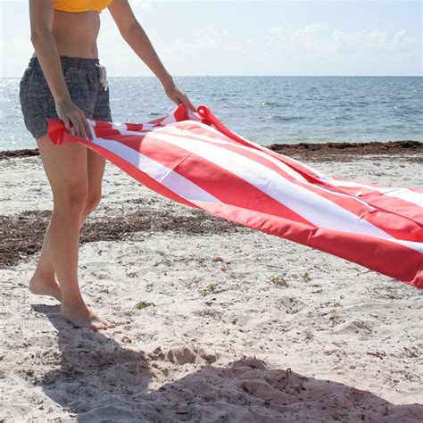 Dock & Bay Microfiber Towel Review: Packable for the Beach