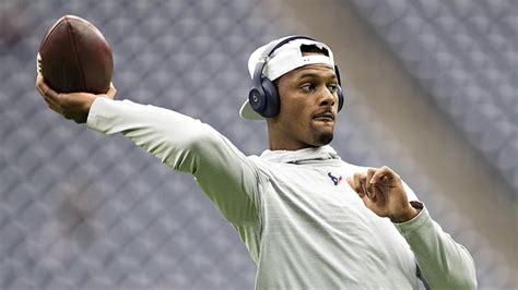 49ers Star Suggests Deshaun Watson Leave Texans, Land in AFC East