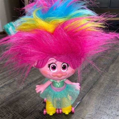 Trolls | Toys | Trolls Poppy Singing And Dancing Doll On Roller Skates ...