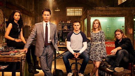 Download Grant MacLaren Eric McCormack Cast Travelers (TV Show) TV Show Travelers HD Wallpaper