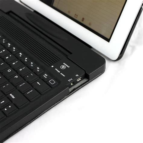 Menotek iPad 2 Case with Detachable Bluetooth Keyboard | Gadgetsin