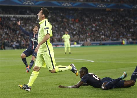 Lionel Messi scores tiki-taka goal v PSG - World Soccer