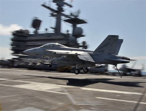 DVIDS - Images - F/A-18F Super Hornet landing [Image 12 of 24]