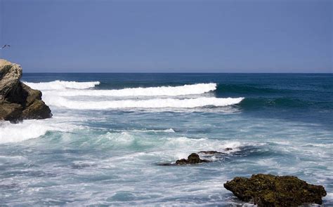 Surfing in Ecuador. 6 surf spot to discover