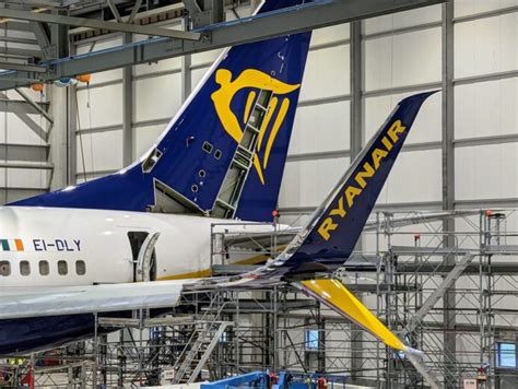 Ryanair starts to retrofit their Boeing 737-800 with new Split-Wing ...