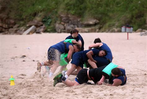 Newcastle Falcons as rugby stars train on Tynemouth beach - Chronicle Live