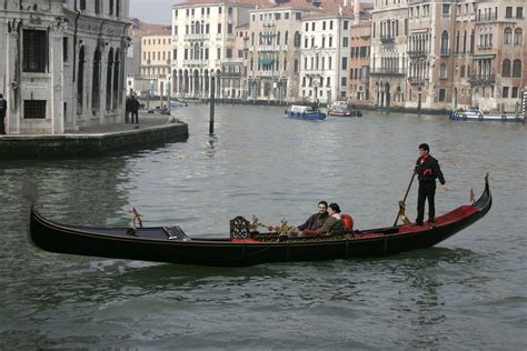 File:Venice - Gondola 02.jpg - Wikimedia Commons