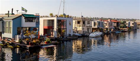 Houseboats - At home on the water