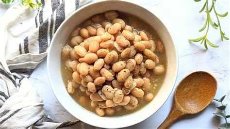 Instant Pot Navy Beans Recipe (No Soak) - The Herbeevore