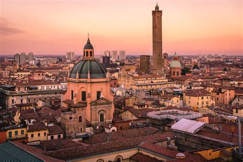 Bologna: Sehenswürdigkeiten, Food & Tipps für Deine Städtereise