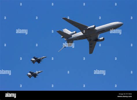 Aerial refueling tanker aircraft hi-res stock photography and images ...