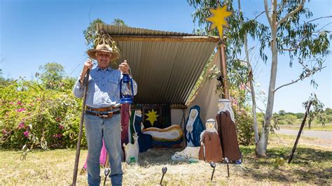 Bob Katter saves Christmas with hand-built nativity scene outside Charters Towers home | The ...