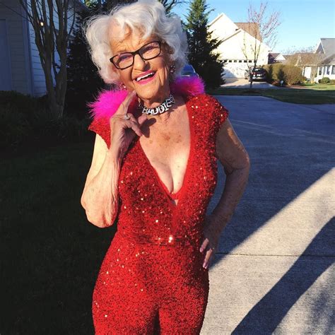 Untitled | Baddie winkle, Sexy older women, Fashion