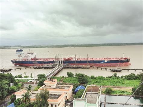 Kolkata Port’s Haldia Oil Jetty handles biggest vessel in its history