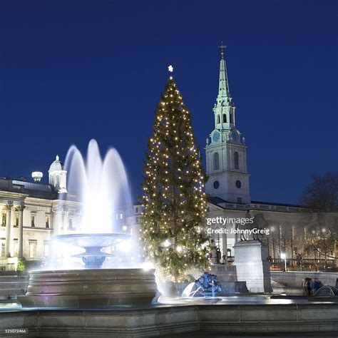 Trafalgar Square Christmas Tree London High-Res Stock Photo - Getty Images