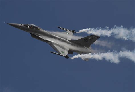 India Concerned Over US Deal to Upgrade Pakistan’s F-16 Fleet - Bloomberg