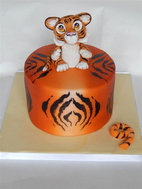 Little Tiger cake - Decorated Cake by Elizabeth Miles - CakesDecor