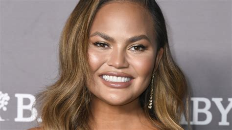 What Chrissy Teigen Really Looks Like Underneath All That Makeup