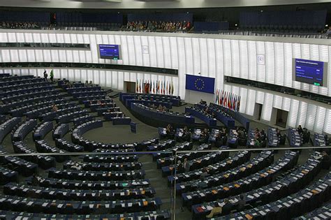 File:Hemicycle of Louise Weiss building of the European Parliament, Strasbourg.jpg - Wikimedia ...