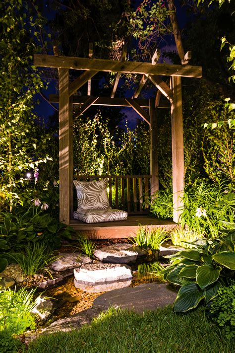 Using lights to create a night garden - Completehome