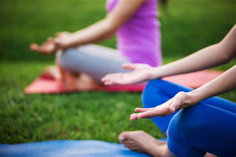 Take a Free Outdoor Yoga Class at Rosemary Park Every Friday | Sarasota ...