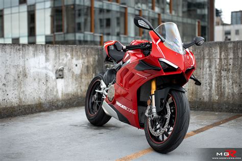 Review: 2020 Ducati Panigale V4S - M.G.Reviews