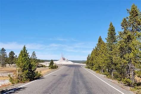 White Dome Geyser + Waiting for it to erupt in Yellowstone National Park... 🌋 Wyoming travel ...