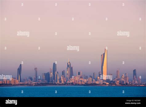 Kuwait city skyline hi-res stock photography and images - Alamy