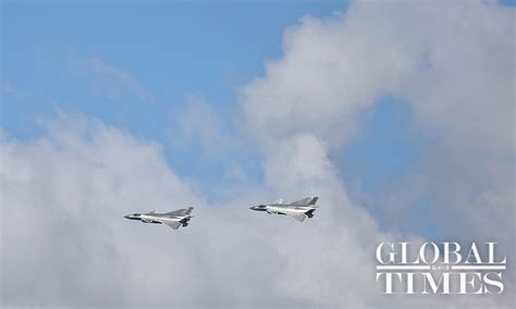 Two J-20 jets wow audiences with wonderful aerial display on PLA Air ...