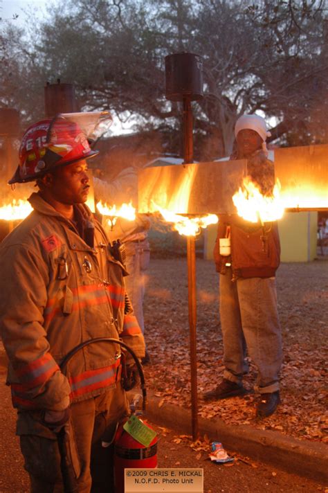 2009 Mardi Gras (Flambeaux Lighting) | Fireline Photos