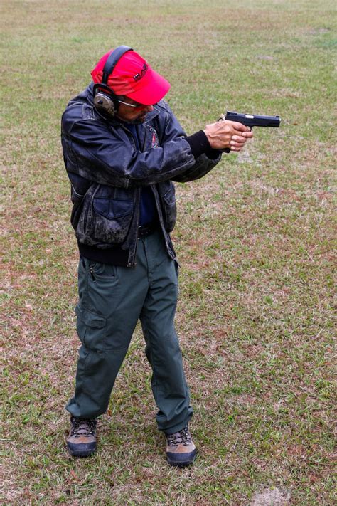 Ayoob: How to Shoot a Pistol Using the Classic Weaver Stance - The ...