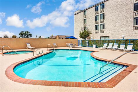 Days Inn & Suites by Wyndham Fullerton | Fullerton, CA Hotels