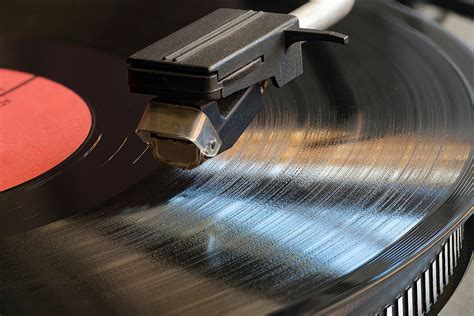 Vinyl Records Set to Outsell CDs for First Time Since 1986