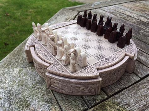 Lewis chess set replica and board - Viking theme - Catawiki