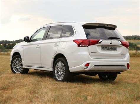 2019 Mitsubishi Outlander PHEV Prices, Reviews & Vehicle Overview ...