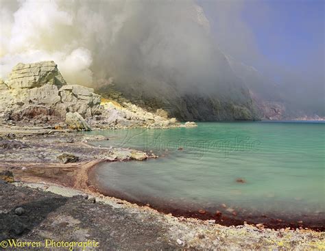 Sulphuric acid lake at Kawah Ijen photo WP36409