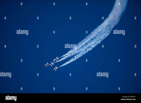 Thunderbird F-16 Aircrafts performing in an air show Stock Photo - Alamy