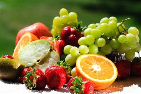 Summer Fruits That Are Yummy And Help You Stay Cool This Season