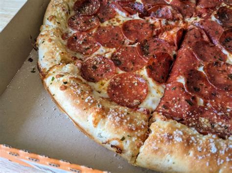 Review: Little Caesars - Pepperoni & Cheese Stuffed Crust Pizza