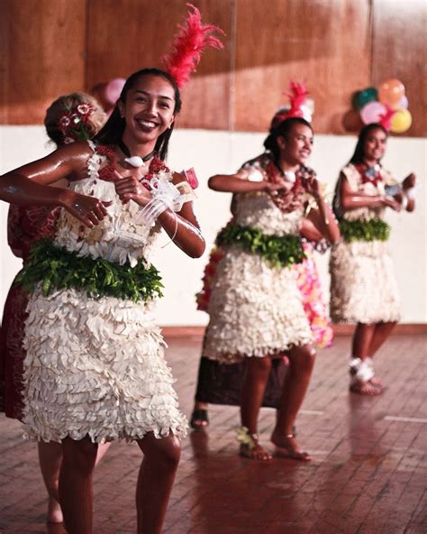 tongan tau'olunga | Tongan culture, Tongan people, Flower girl dresses