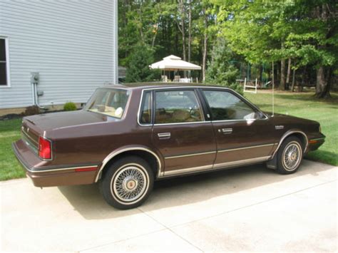 1988 Oldsmobile Cutlass Ciera International Sedan 4-Door 3.8L