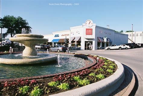 Zoes and the Fountain Snider Plaza University Park Texas | Flickr