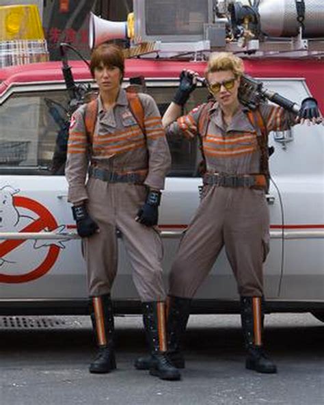 Paul Feig Unveils First Official GHOSTBUSTERS Cast Photo — GeekTyrant