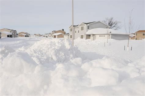 Minot residents weather blizzard, continue mission > Air Force > Article Display