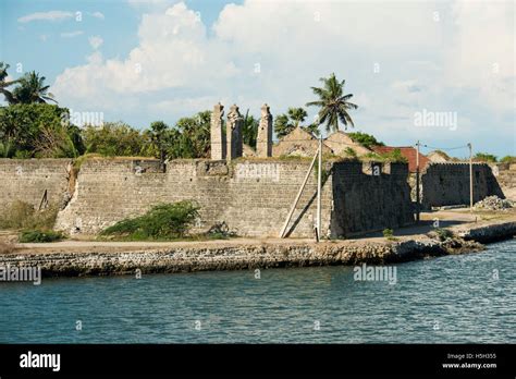 Fort ruin ruins hi-res stock photography and images - Alamy