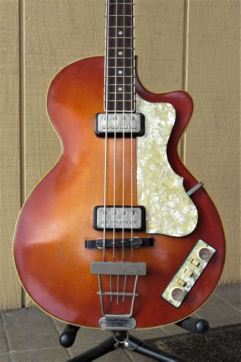 Hofner 500/2 Club Bass Reissue (Used)