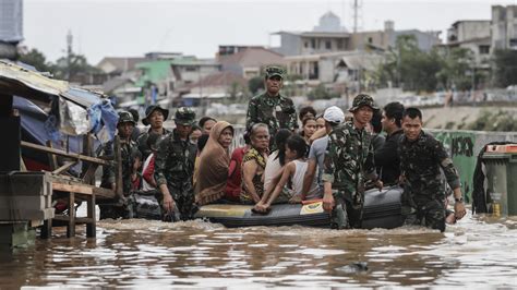 Devastating-Floods-in-Indonesia - Debongo