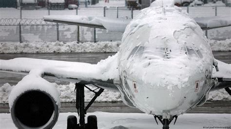 Germany: Munich Airport resumes flights after heavy snowfall – DW – 12/03/2023