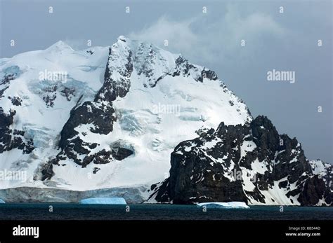 Spectacular view of Elephant Island in The South Shetland Islands, Antarctica Stock Photo - Alamy