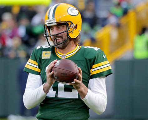 Aaron Rodgers' toe injury expected to persist for remainder of NFL season